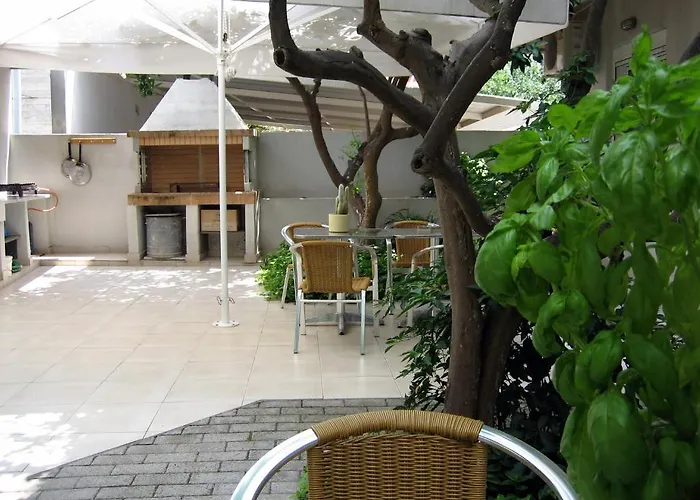 Anemoni Aparthotel 2*